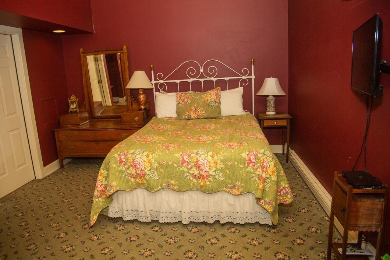 Sylvan Inn Bed & Breakfast Glen Arbor Exterior photo